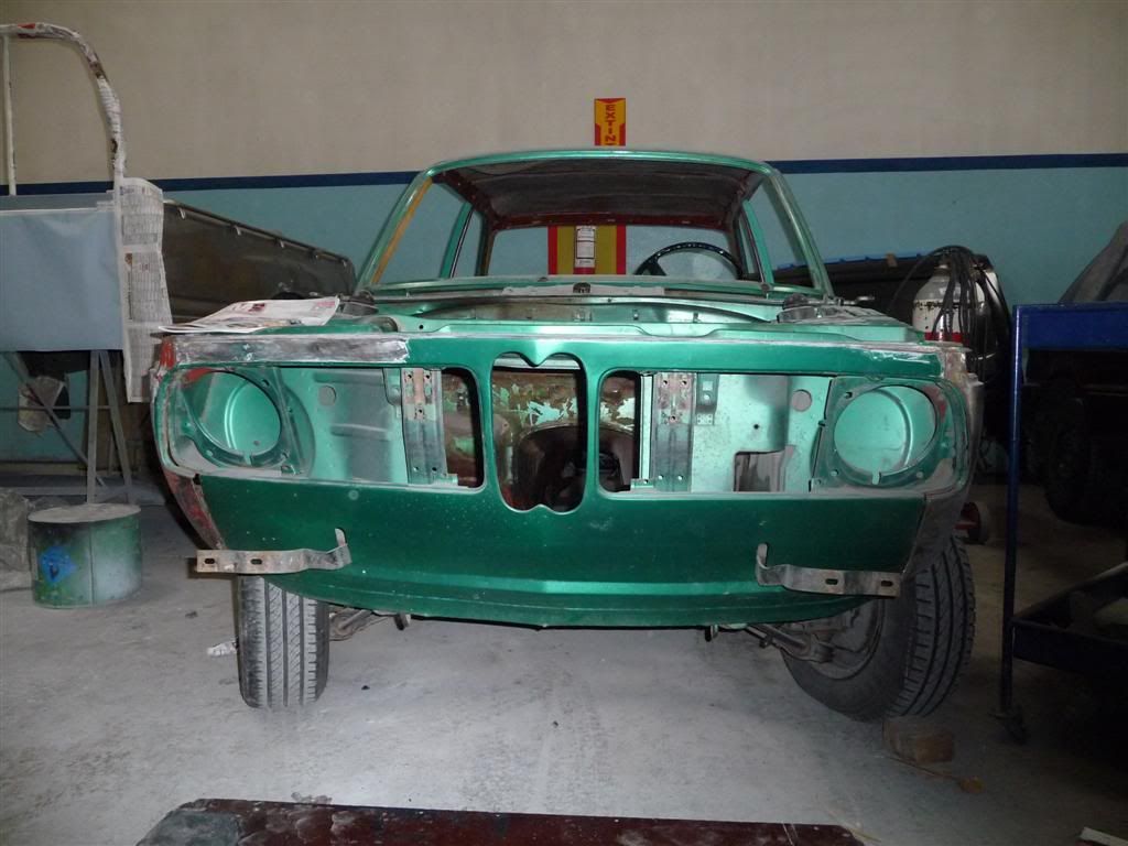 http://i405.photobucket.com/albums/pp133/Gonsapito/Restauracion%20BMW%202002%201972/P1070068.jpg