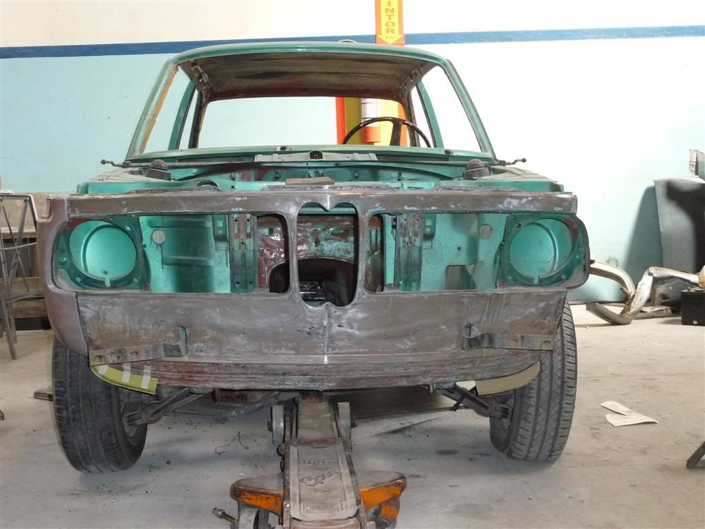 http://i405.photobucket.com/albums/pp133/Gonsapito/Restauracion%20BMW%202002%201972/P1070738.jpg