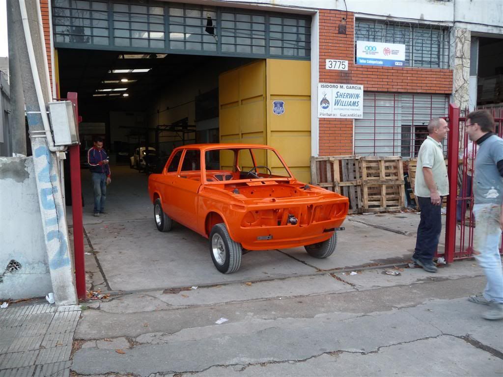 http://i405.photobucket.com/albums/pp133/Gonsapito/Restauracion%20BMW%202002%201972/P1080417.jpg