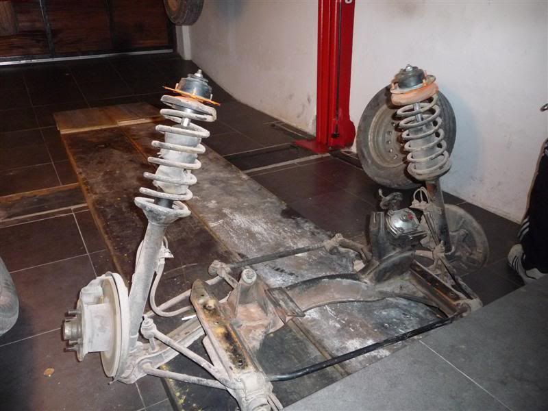 http://i405.photobucket.com/albums/pp133/Gonsapito/Restauracion%20BMW%202002%201972/P1080424.jpg