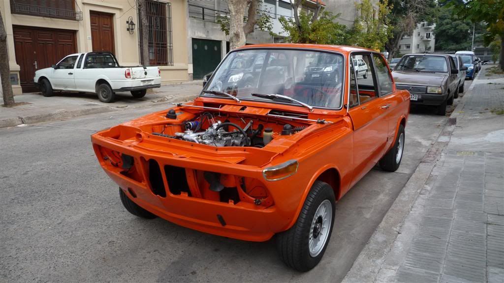 http://i405.photobucket.com/albums/pp133/Gonsapito/Restauracion%20BMW%202002%201972/P1080720.jpg