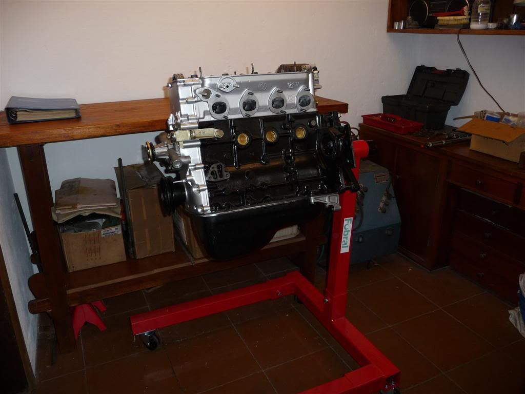 http://i405.photobucket.com/albums/pp133/Gonsapito/Restauracion%20BMW%202002%201972/P1090051.jpg