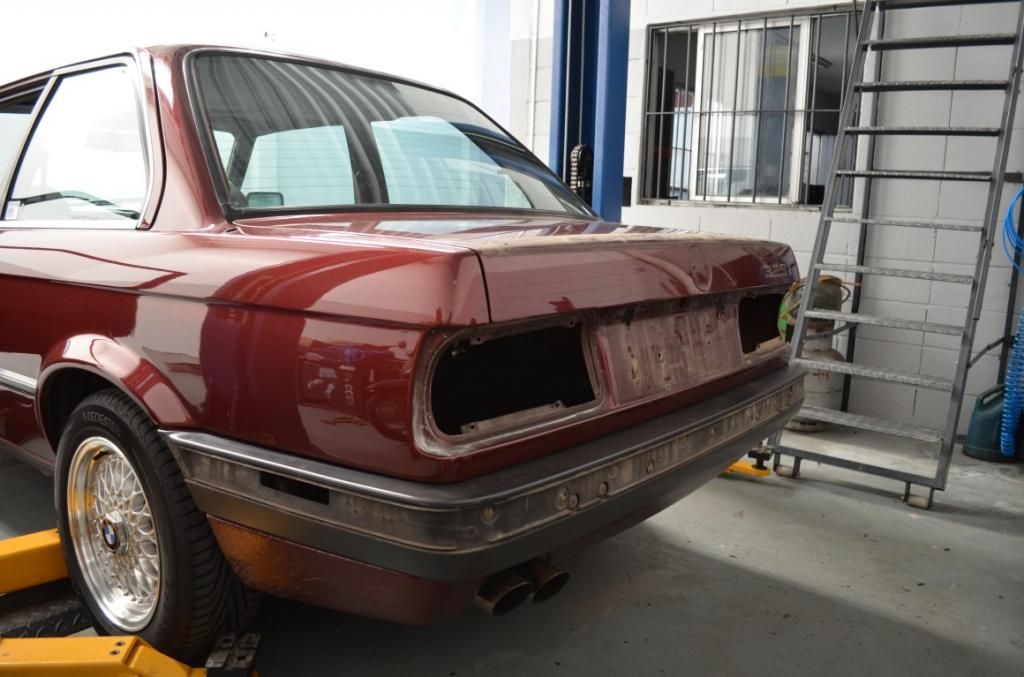 http://i405.photobucket.com/albums/pp133/Gonsapito/Restauracion%20BMW%20325i/DSC_0024_zps456b7671.jpg