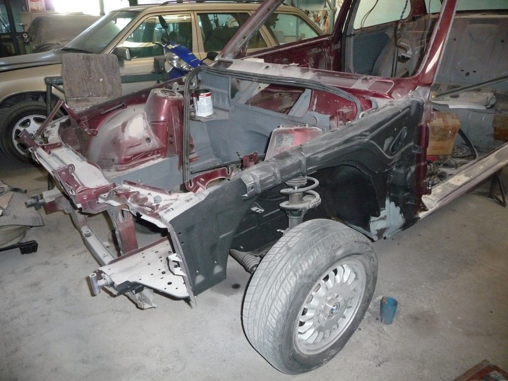 http://i405.photobucket.com/albums/pp133/Gonsapito/Restauracion%20BMW%20325i/P1120366_zps0348ae16.jpg