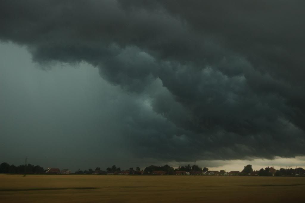 IMAGE: http://i405.photobucket.com/albums/pp133/micallef1990/DSC_0577.jpg