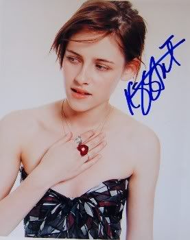 http://i405.photobucket.com/albums/pp133/studiocoll/kristenstewartringfam.jpg