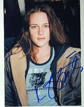 http://i405.photobucket.com/albums/pp133/studiocoll/kristenstewarttee.jpg