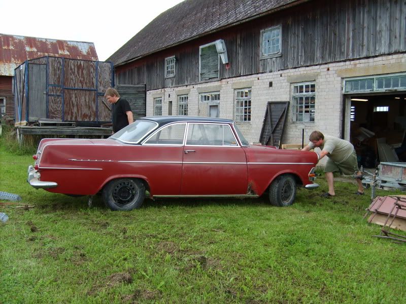 http://i405.photobucket.com/albums/pp135/gyzen/Opel%20Rekord/S5000800.jpg
