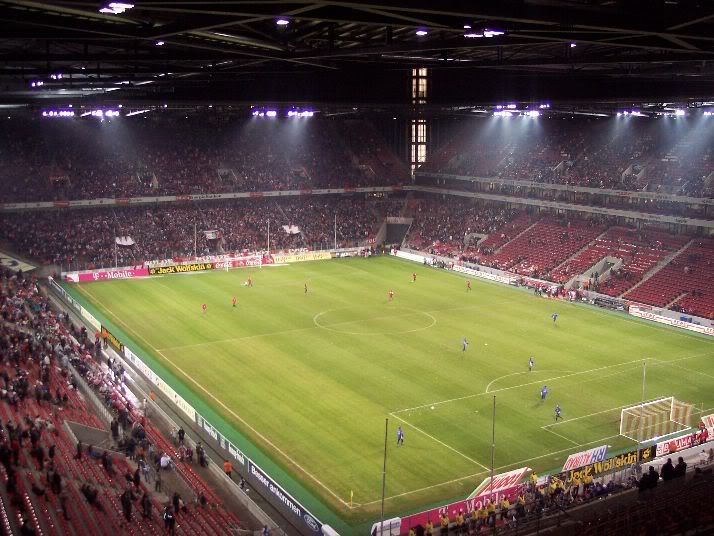 RheinEnergieStadion_Innenansicht.jpg